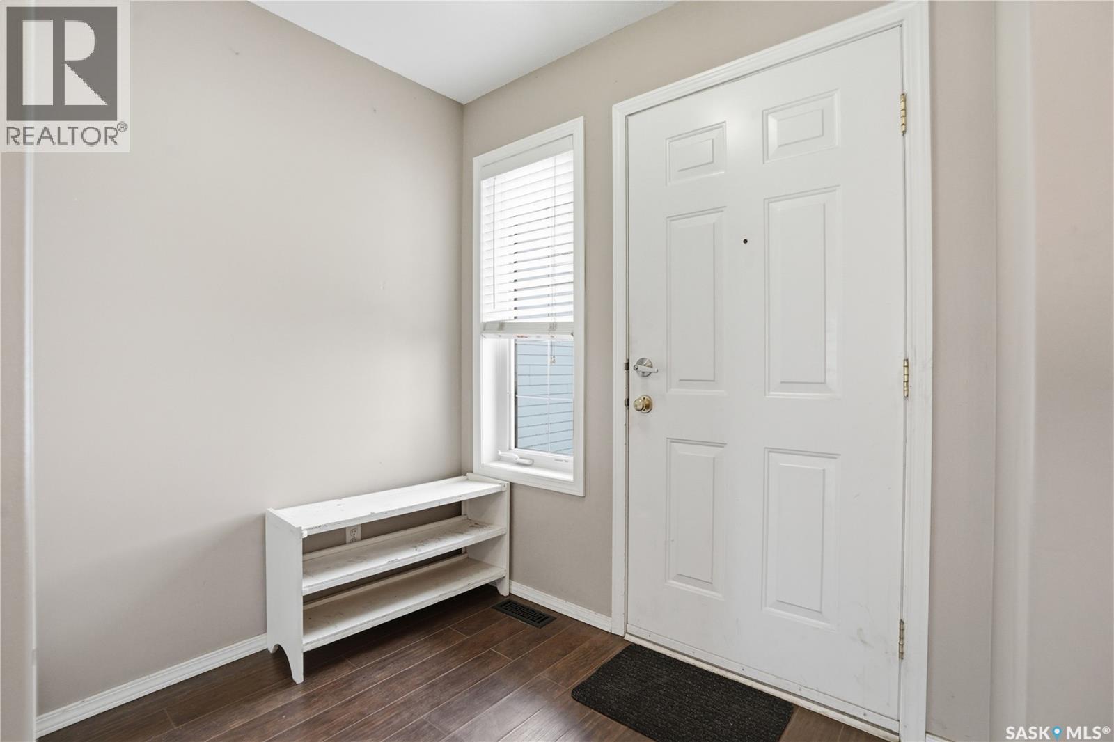 18 410 Keevil Crescent, Saskatoon, Saskatchewan  S7N 4R6 - Photo 3 - SK036086