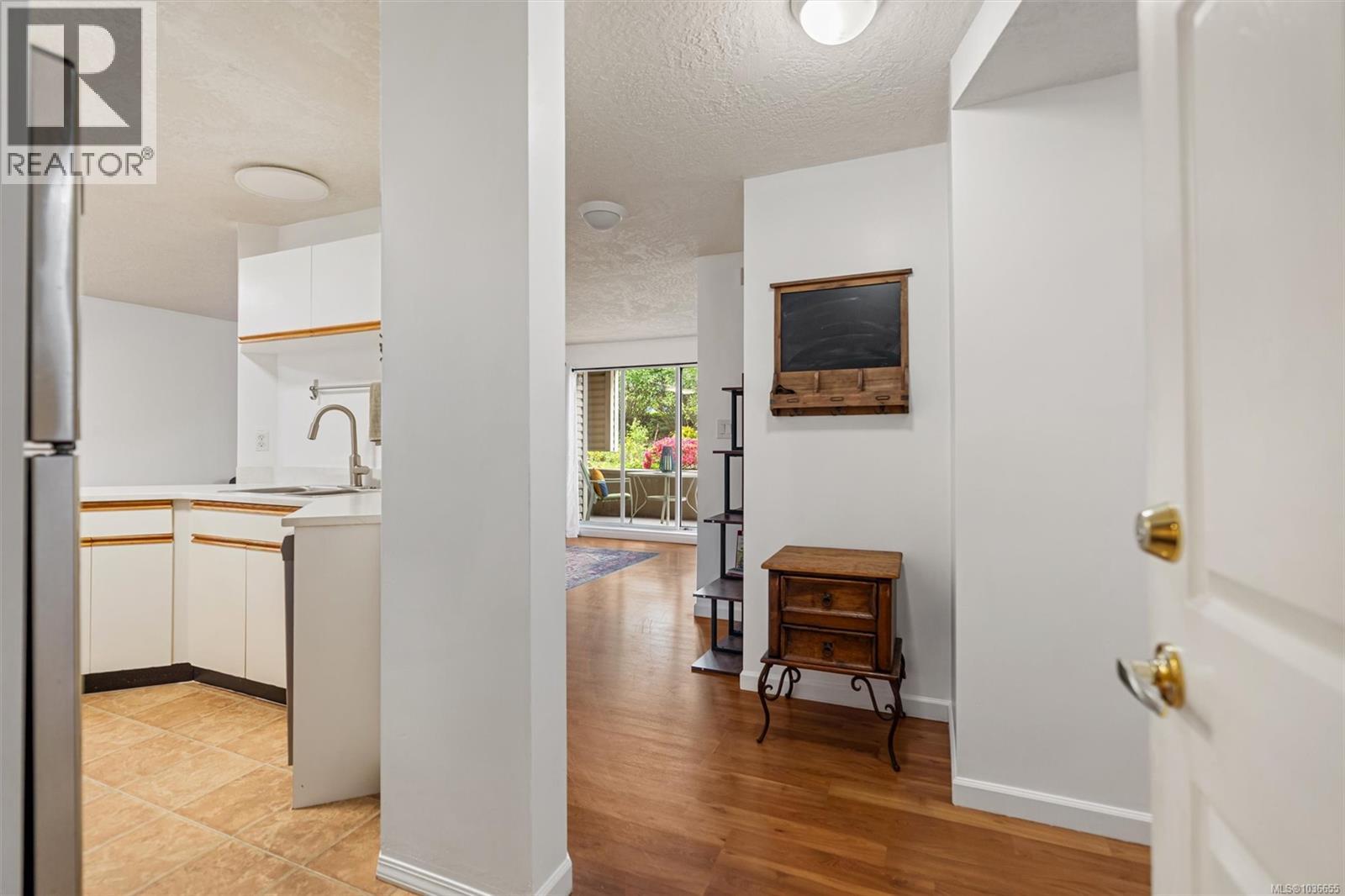 105 1055 Hillside Ave, Victoria, British Columbia V8T 2A4 - Photo 6 - 1036655