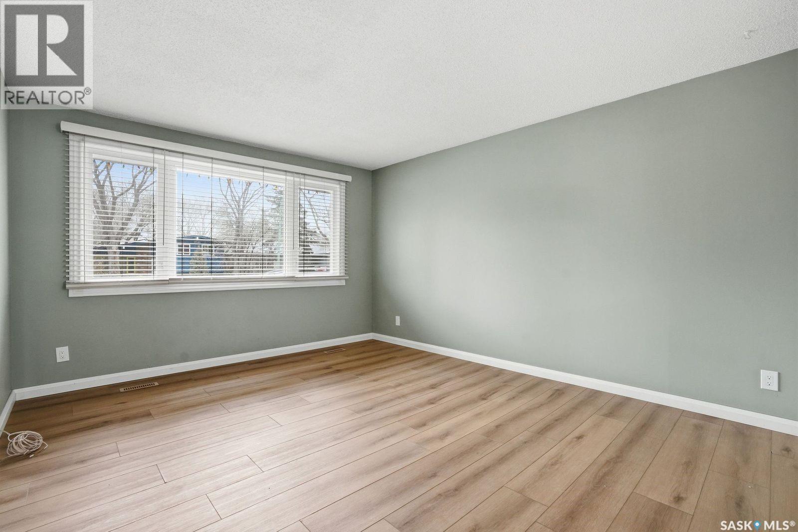 219 Nagel Crescent, Regina, Saskatchewan  S4N 4N4 - Photo 2 - SK036454