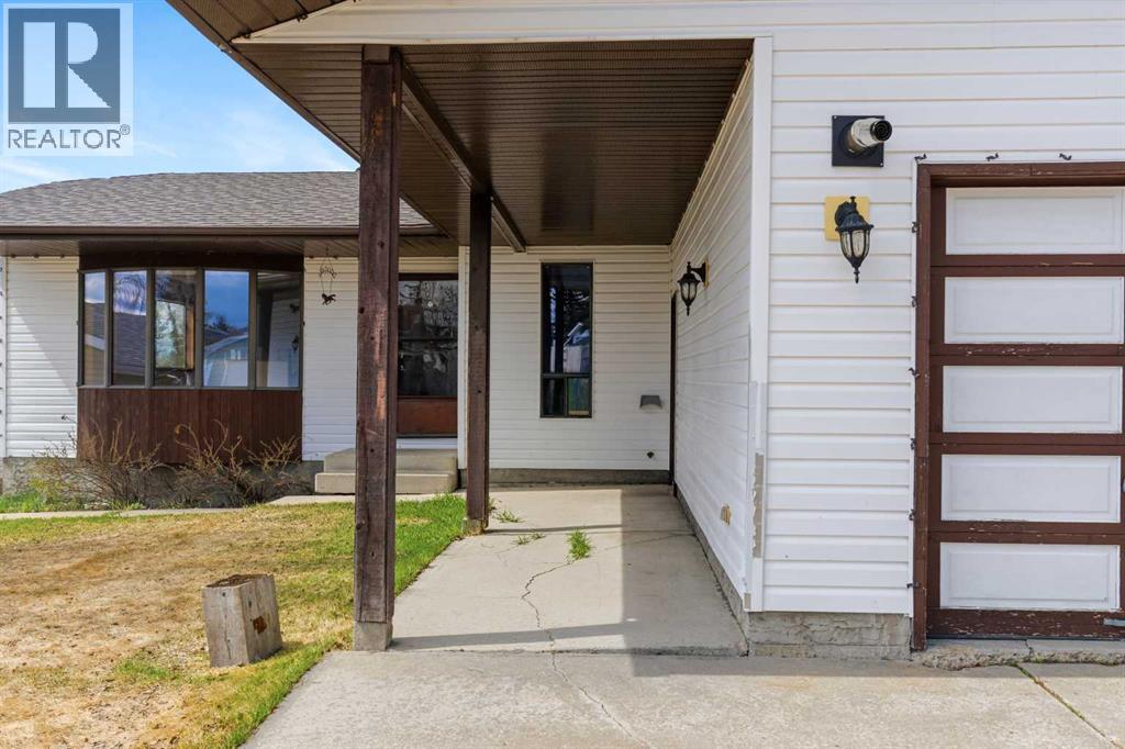 27 Tressa Street, Swan Hills, Alberta  T0G 2C0 - Photo 3 - A2280905