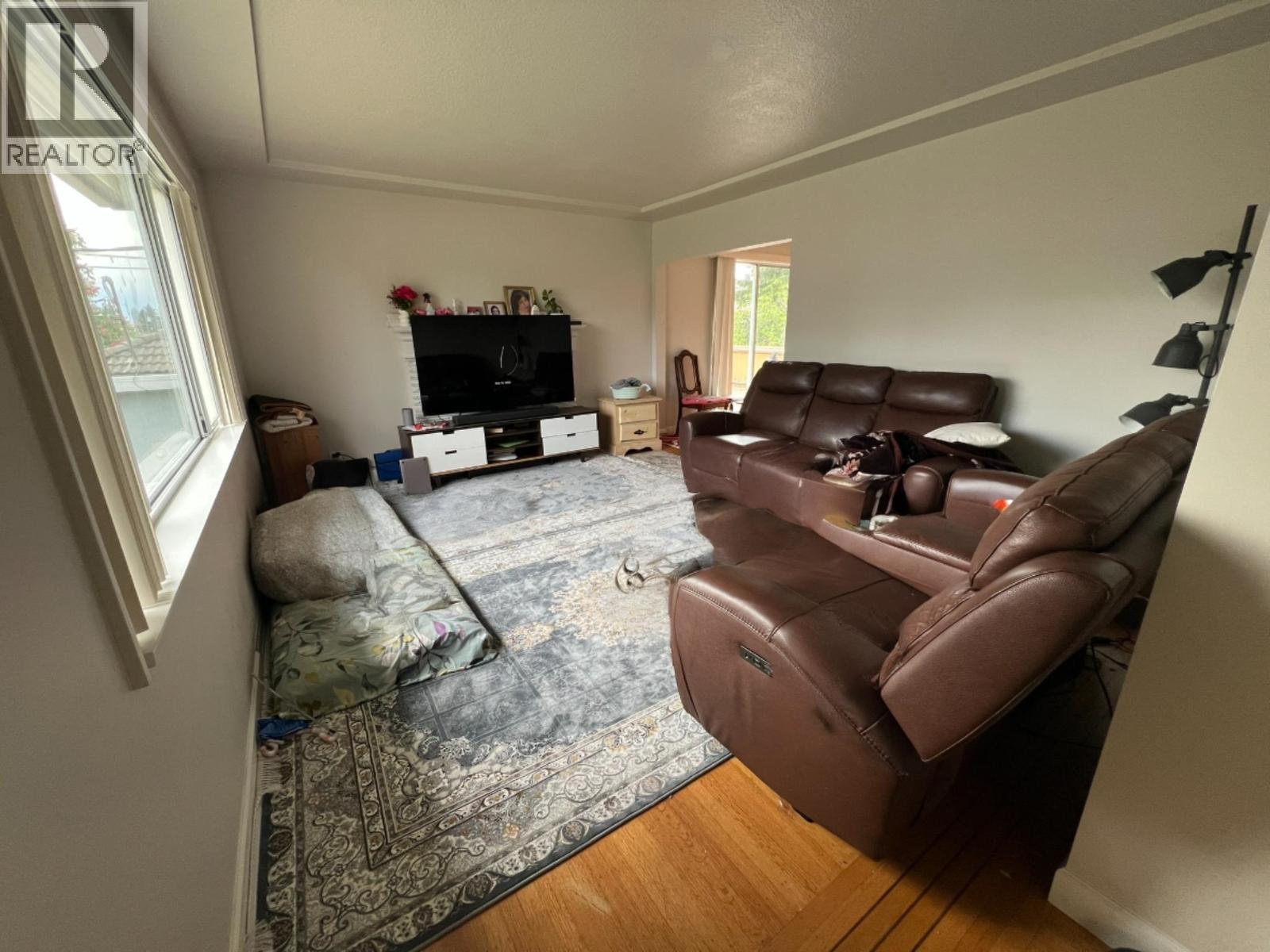 6921 Winch Street, Burnaby, British Columbia  V5B 2L7 - Photo 4 - R3118597