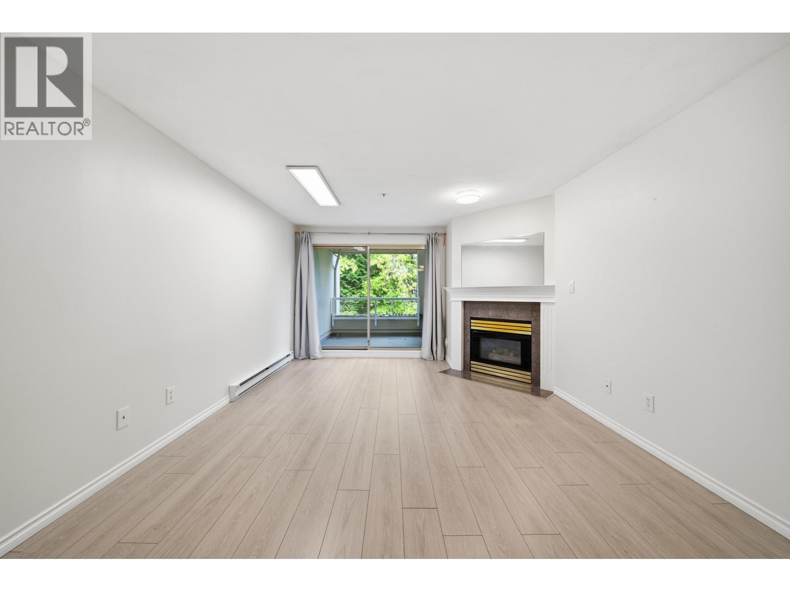 203 7326 Antrim Avenue, Burnaby, British Columbia  V5J 4M8 - Photo 3 - R3125352