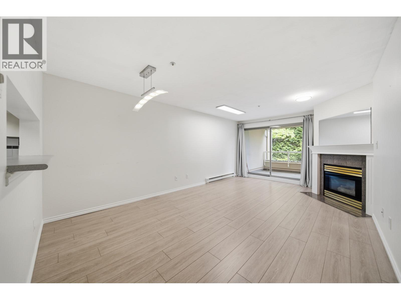 203 7326 Antrim Avenue, Burnaby, British Columbia  V5J 4M8 - Photo 2 - R3125352