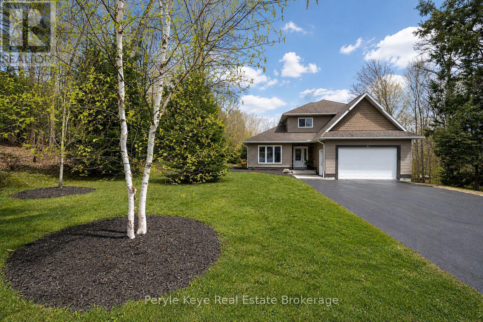 5 MACKENZIE DRIVE, Huntsville, Ontario