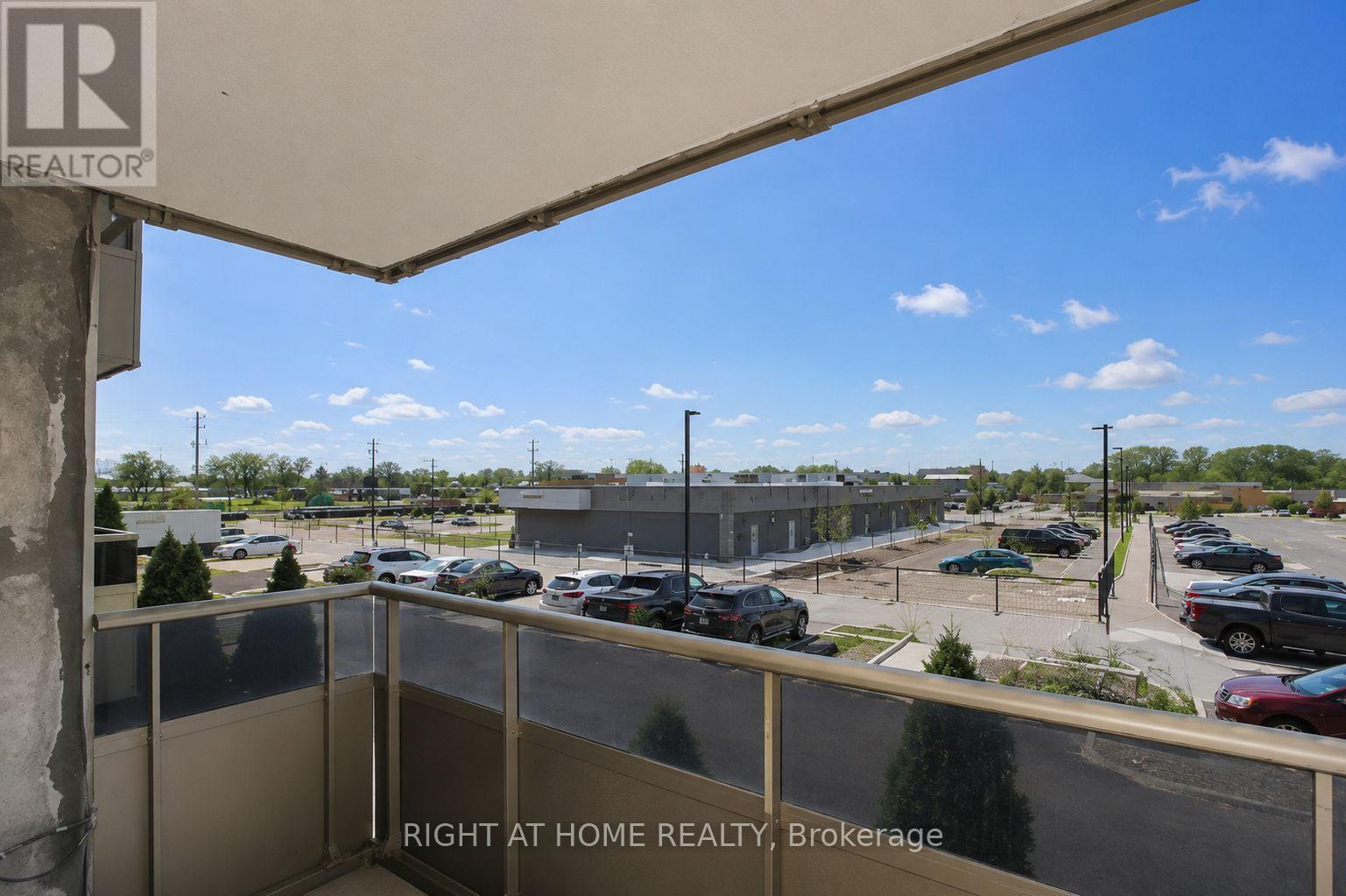 207 - 215 Glenridge Avenue, St. Catharines, Ontario L2T 3J7 - Photo 4 - X12781648