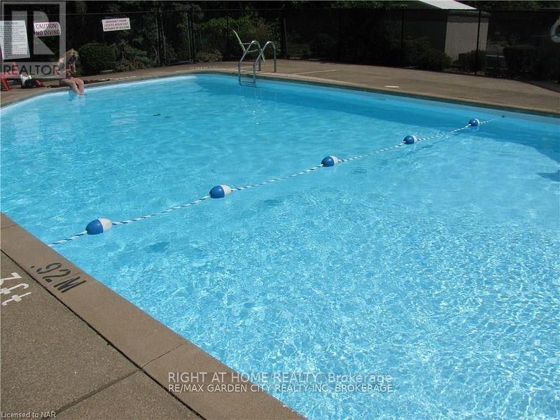 207 - 215 Glenridge Avenue, St. Catharines, Ontario L2T 3J7 - Photo 2 - X12781648