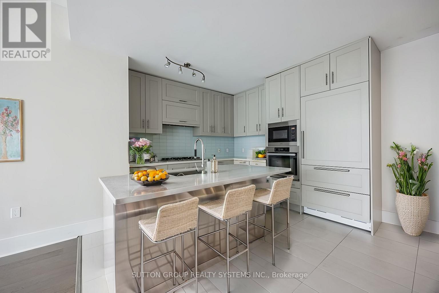 1008 - 29 Queens Quay E, Toronto, Ontario  M5E 0A4 - Photo 5 - C13147450