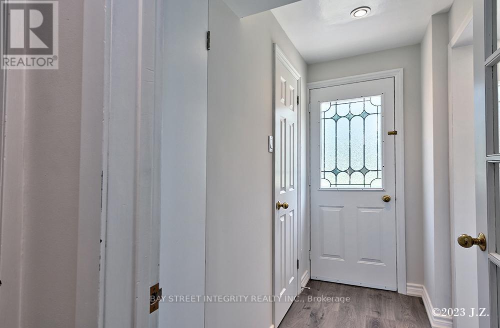 Lower - 27 Heathview Avenue, Toronto, Ontario  M2K 2C2 - Photo 3 - C13147510
