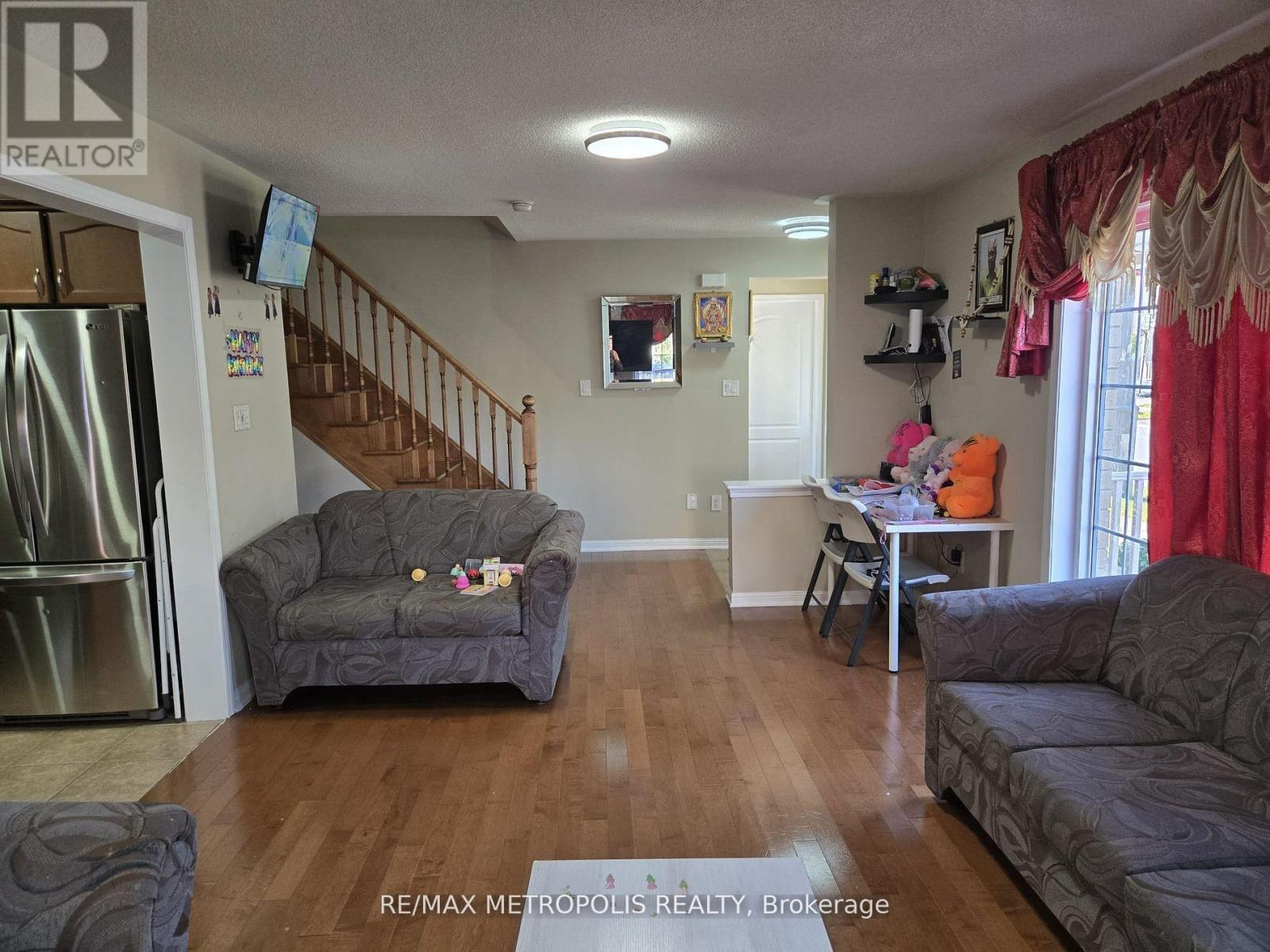 1913 Liatris Drive, Pickering, Ontario L1X 0A7 - Photo 5 - E13147440