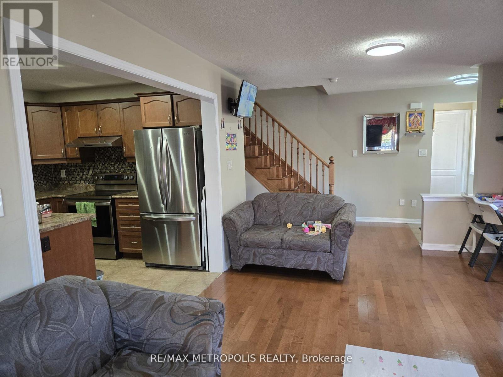 1913 Liatris Drive, Pickering, Ontario L1X 0A7 - Photo 7 - E13147440