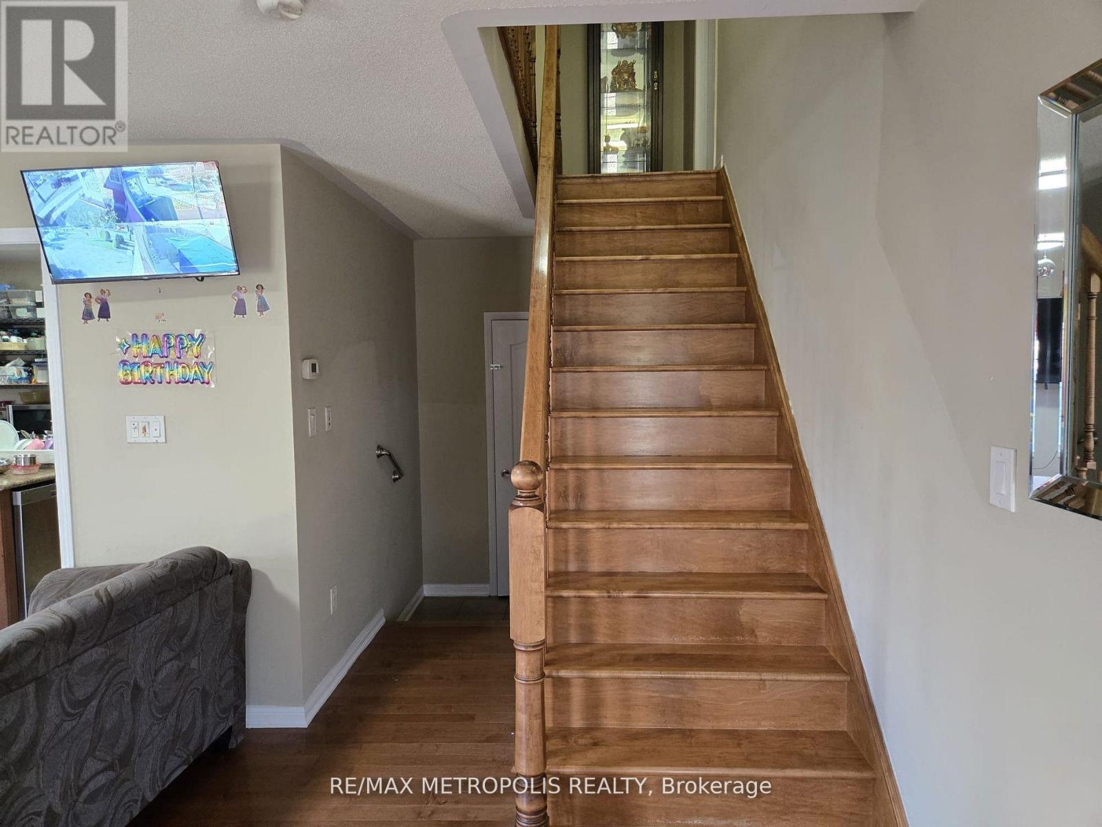 1913 Liatris Drive, Pickering, Ontario L1X 0A7 - Photo 8 - E13147440