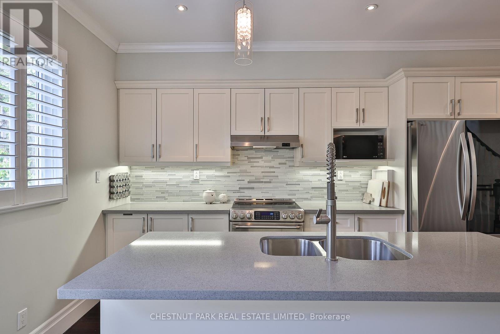 110 Booth Avenue, Toronto, Ontario  M4M 2M4 - Photo 11 - E13147466