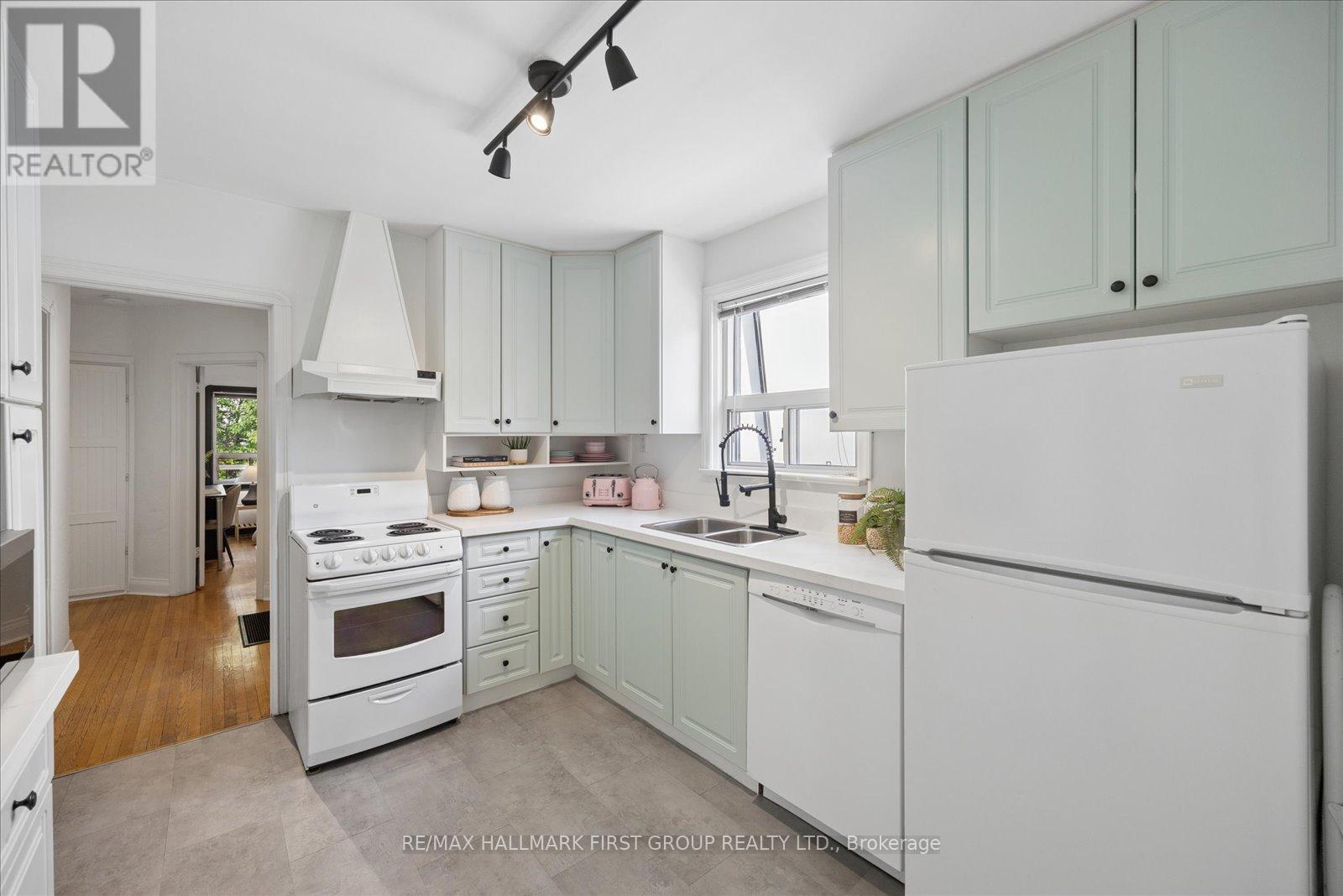 31 Machockie Road, Toronto, Ontario M4C 3M5 - Photo 11 - E13147526