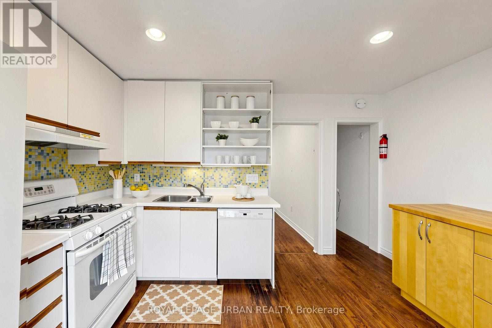 36 Norway Avenue, Toronto, Ontario  M4L 1P9 - Photo 12 - E13147576