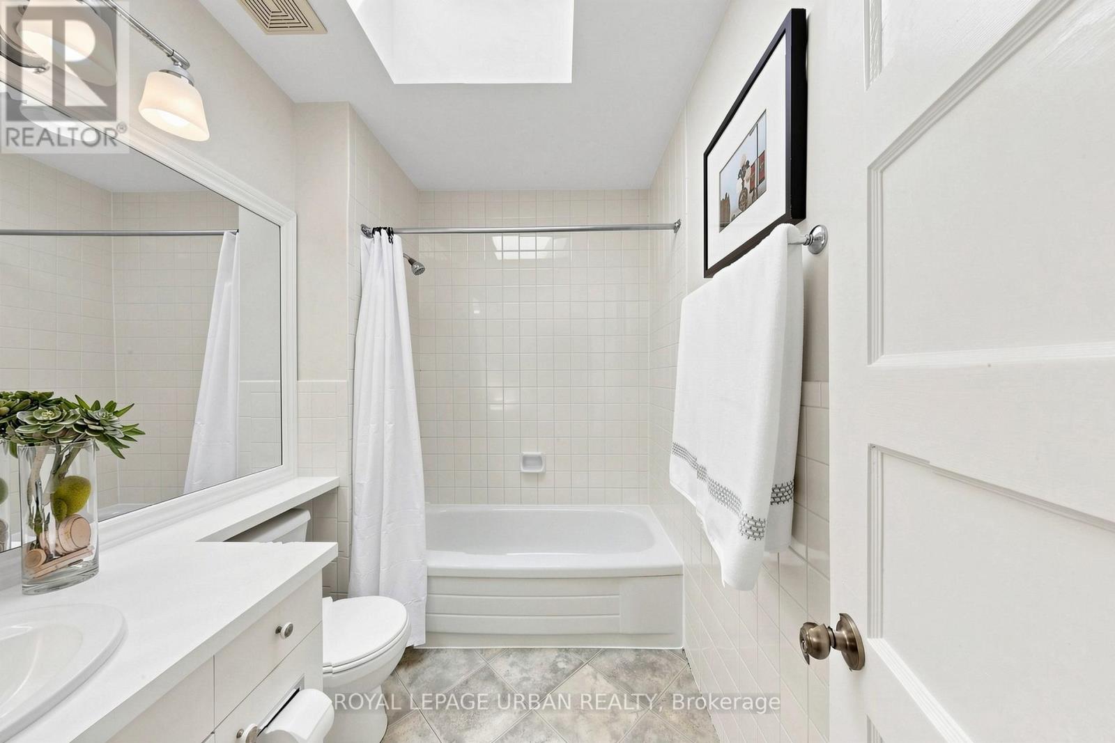 36 Norway Avenue, Toronto, Ontario  M4L 1P9 - Photo 16 - E13147576