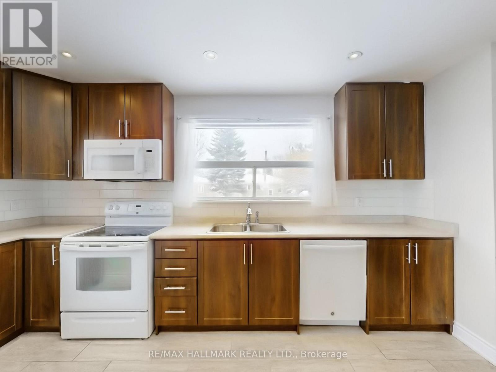 79 Cartier Crescent, Richmond Hill, Ontario  L4C 2N3 - Photo 7 - N13147568