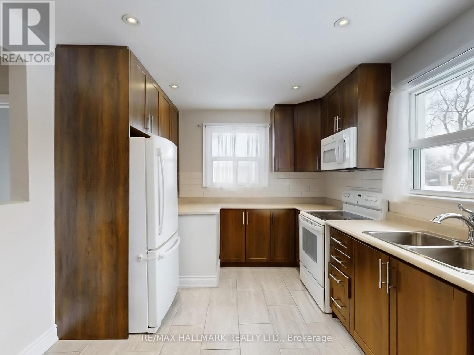 79 Cartier Crescent, Richmond Hill, Ontario  L4C 2N3 - Photo 8 - N13147568