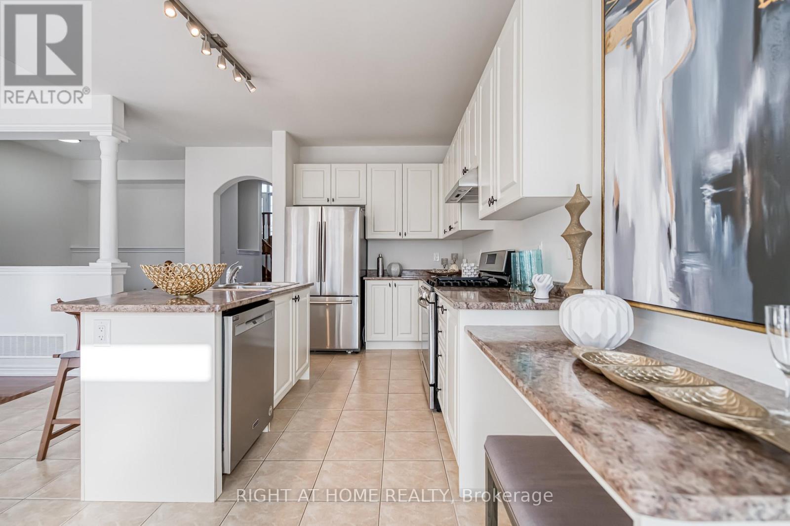 38 Kellington Trail, Whitchurch-Stouffville, Ontario  L4A 1X6 - Photo 10 - N12858566