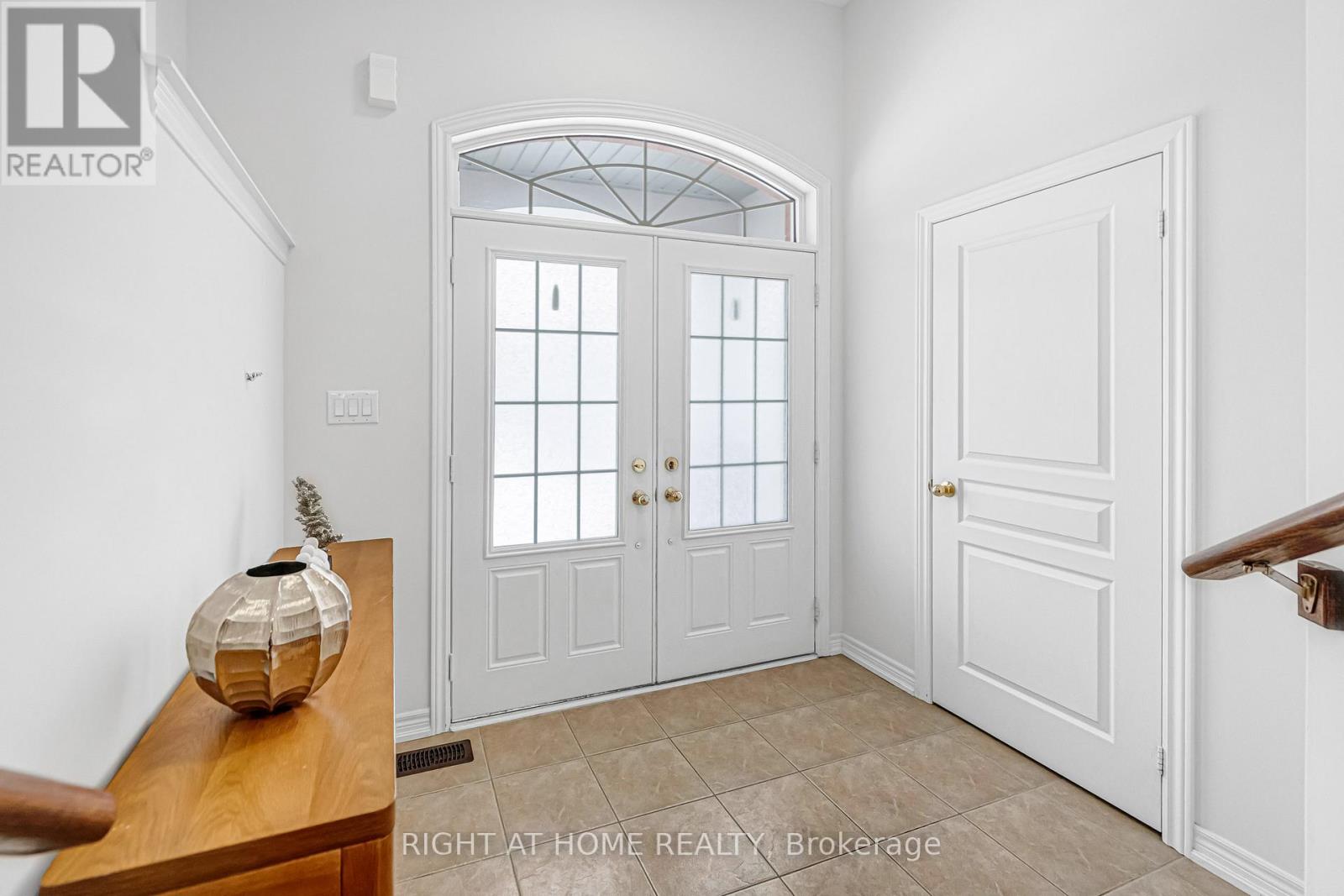 38 Kellington Trail, Whitchurch-Stouffville, Ontario  L4A 1X6 - Photo 3 - N12858566