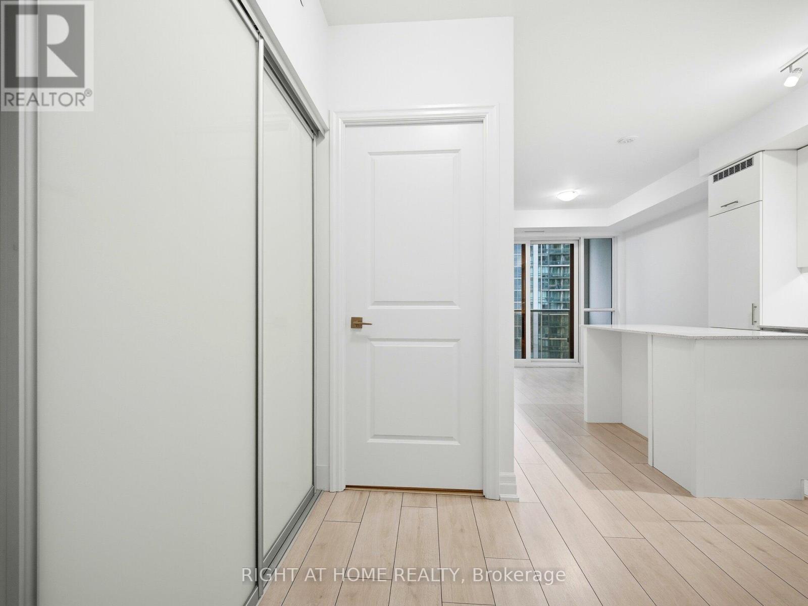 1807 - 30 Elm Drive W, Mississauga, Ontario  L5B 0N6 - Photo 33 - W13147432