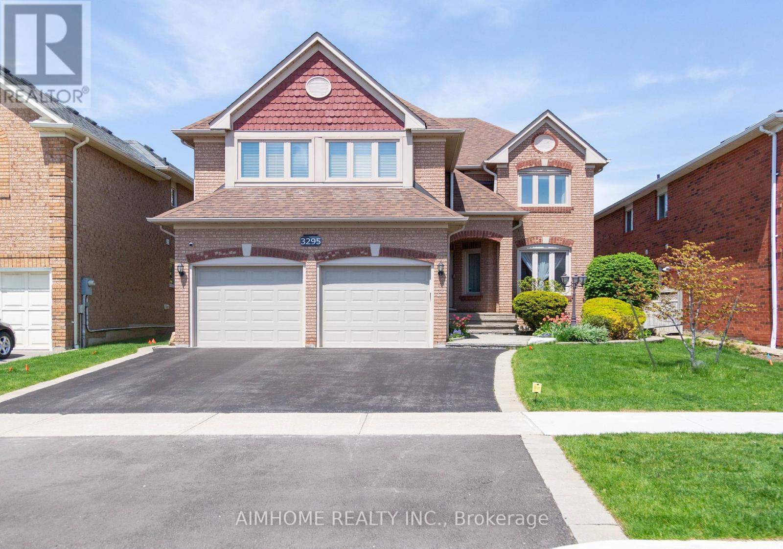 3295 Bloomfield Drive, Mississauga, Ontario  L5N 6X7 - Photo 3 - W13147486
