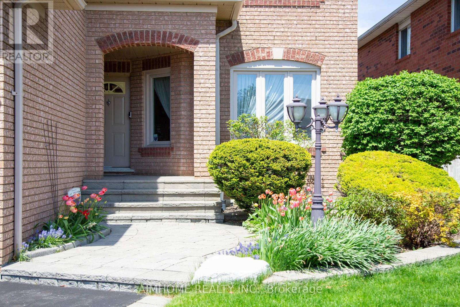 3295 Bloomfield Drive, Mississauga, Ontario  L5N 6X7 - Photo 4 - W13147486
