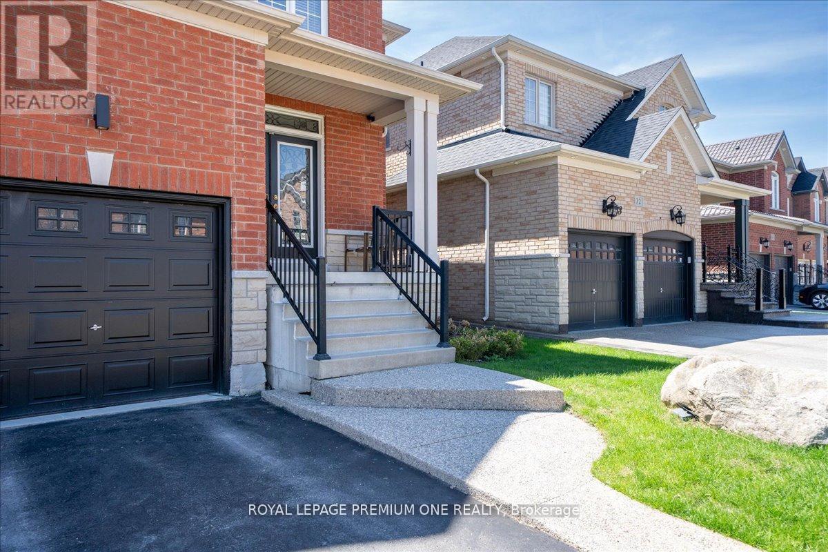 30 Monabelle Crescent, Brampton, Ontario  L6P 1W5 - Photo 3 - W13147528
