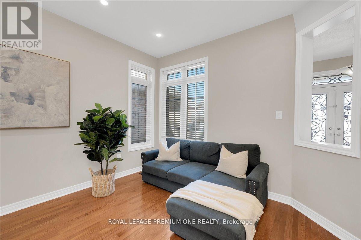 30 Monabelle Crescent, Brampton, Ontario  L6P 1W5 - Photo 9 - W13147528