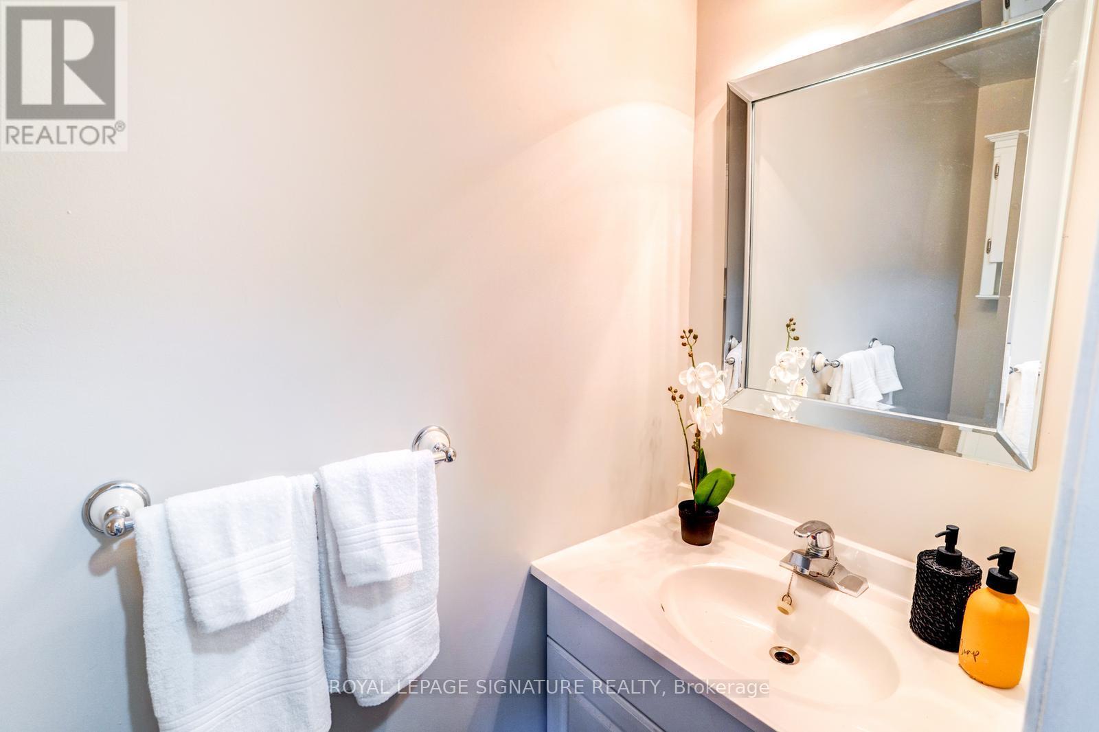 17 Mitchell Avenue, Brampton (Heart Lake West), Ontario  L6Z 1H2 - Photo 16 - W13147560