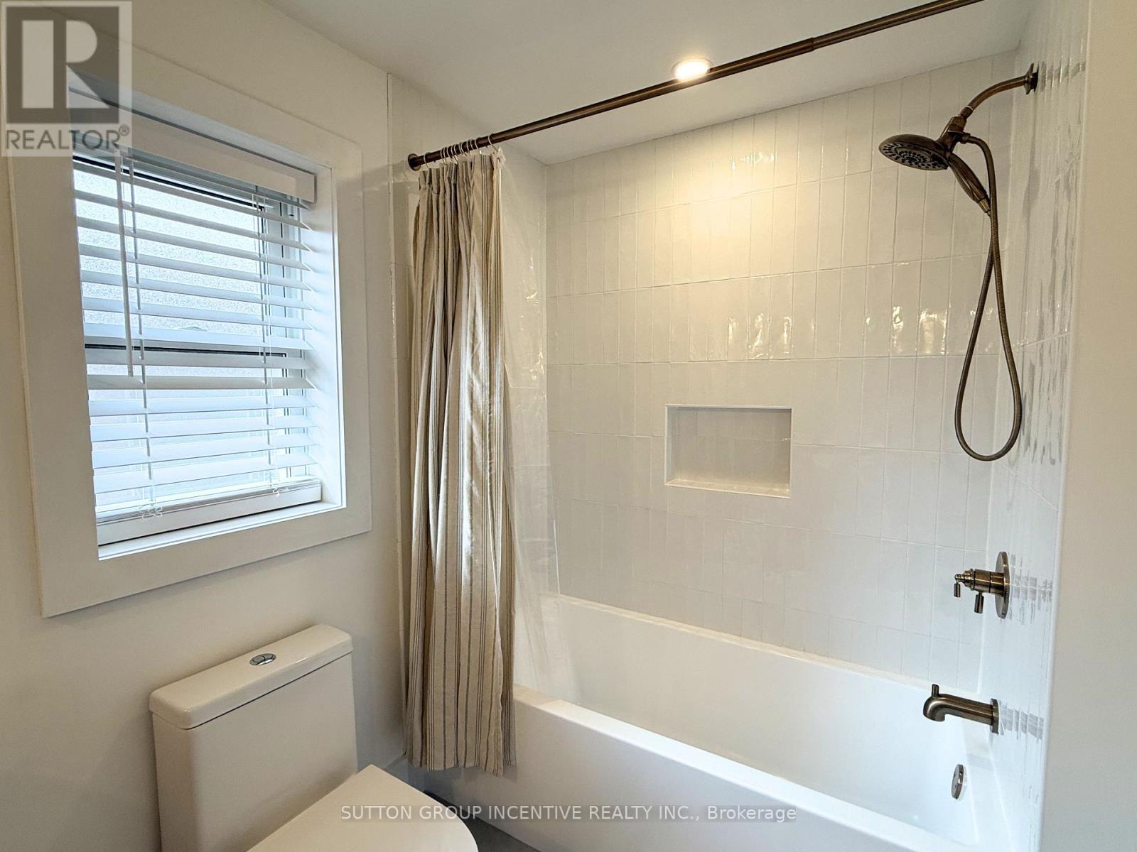 16 Robindale Avenue, Toronto, Ontario M8W 4A9 - Photo 21 - W13147578