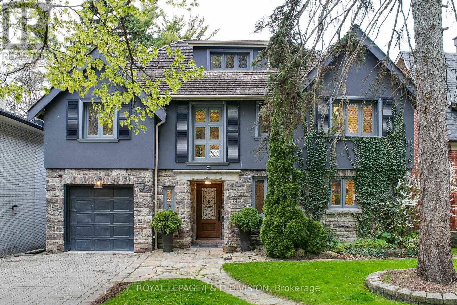76 BRULE GARDENS, Toronto, Ontario