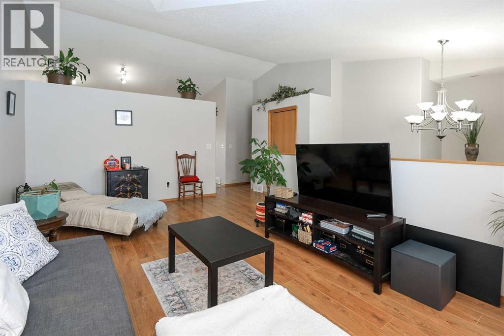77 Duval Crescent, Red Deer, Alberta  T4R 2Y7 - Photo 7 - A2304752