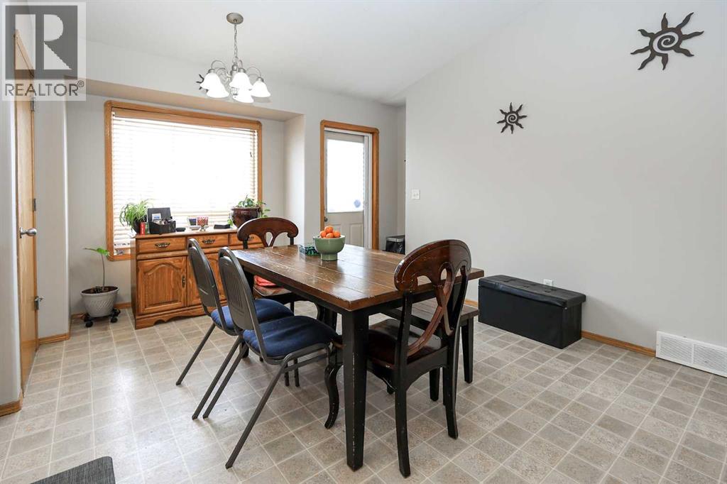 77 Duval Crescent, Red Deer, Alberta  T4R 2Y7 - Photo 12 - A2304752