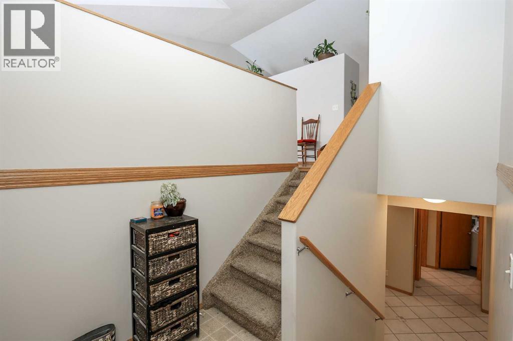77 Duval Crescent, Red Deer, Alberta  T4R 2Y7 - Photo 4 - A2304752