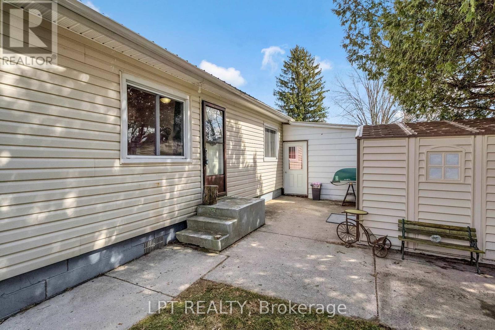 198 Munroe Street, West Elgin, Ontario  N0L 2P0 - Photo 2 - X13147642