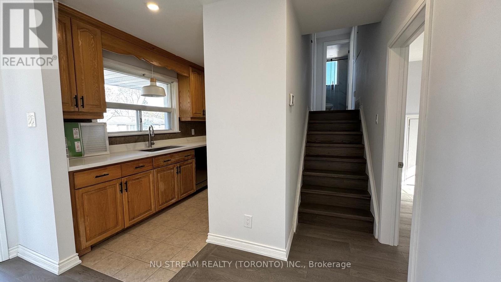 261 Essex Avenue, Richmond Hill, Ontario  L4C 2C3 - Photo 10 - N13147622
