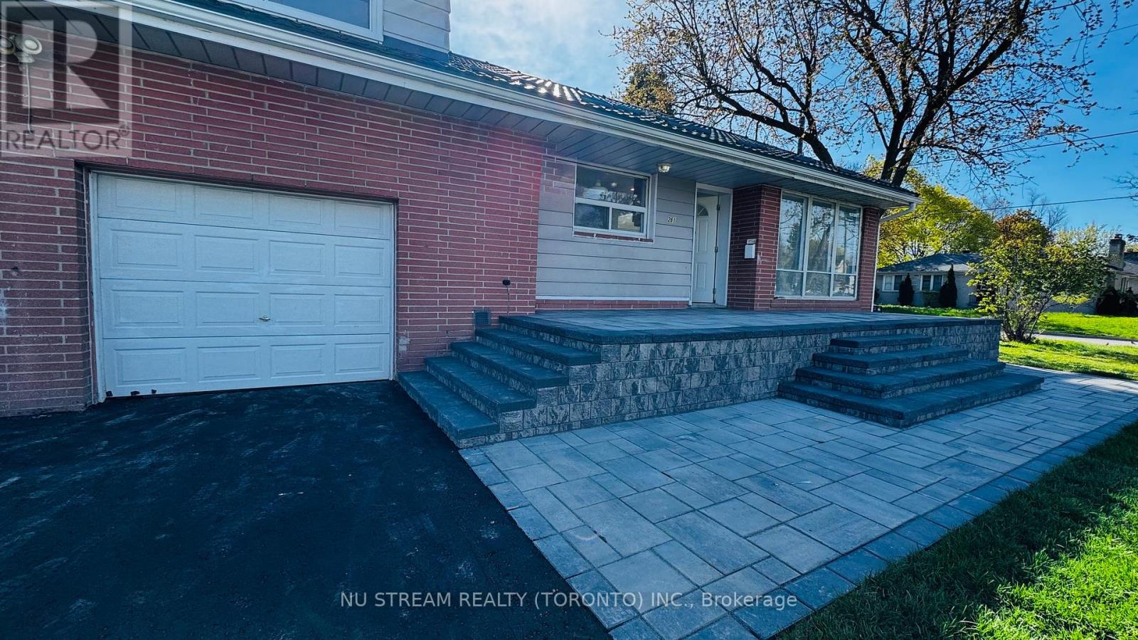 261 Essex Avenue, Richmond Hill, Ontario  L4C 2C3 - Photo 2 - N13147622
