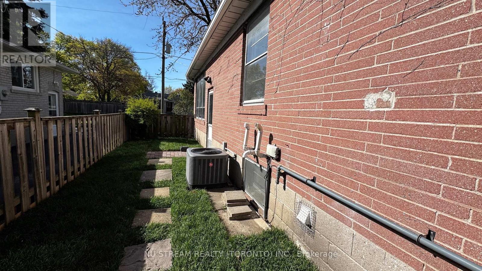 261 Essex Avenue, Richmond Hill, Ontario  L4C 2C3 - Photo 22 - N13147622