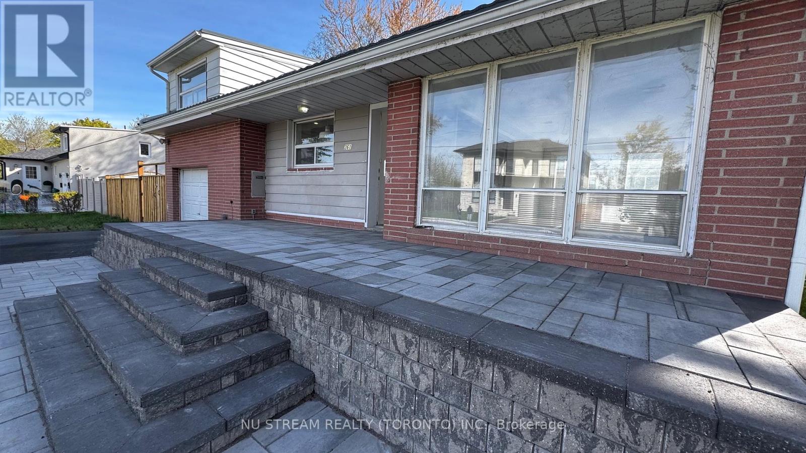 261 Essex Avenue, Richmond Hill, Ontario  L4C 2C3 - Photo 3 - N13147622