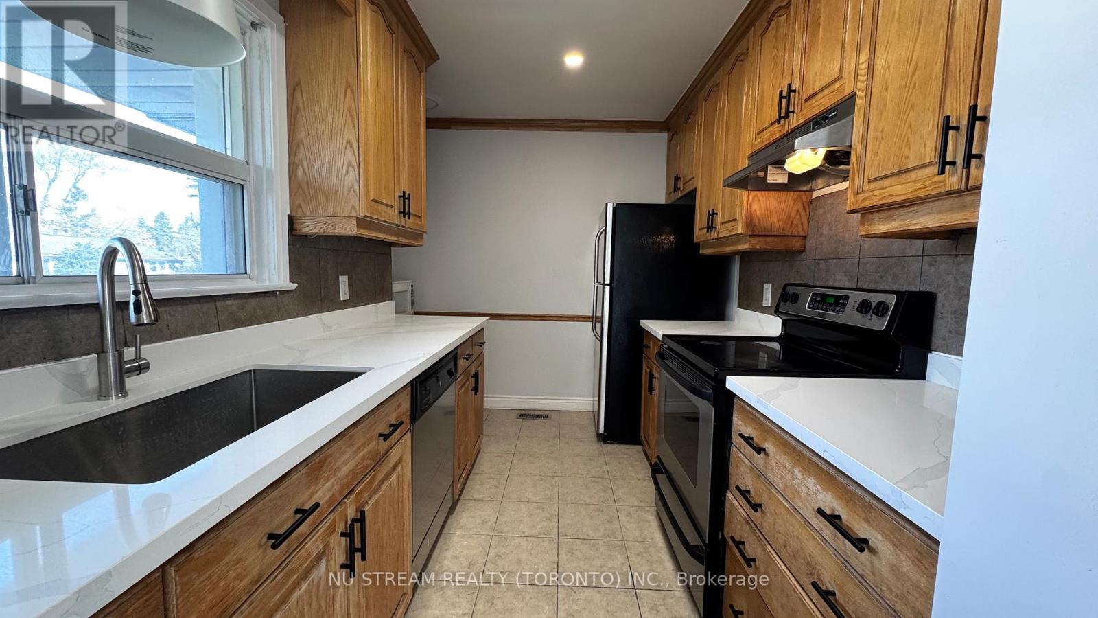 261 Essex Avenue, Richmond Hill, Ontario  L4C 2C3 - Photo 7 - N13147622