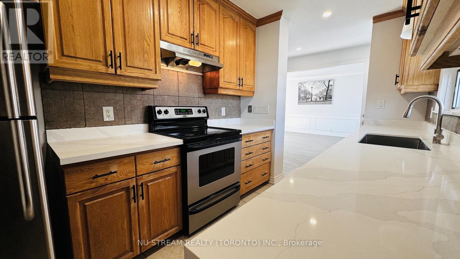 261 Essex Avenue, Richmond Hill, Ontario  L4C 2C3 - Photo 8 - N13147622