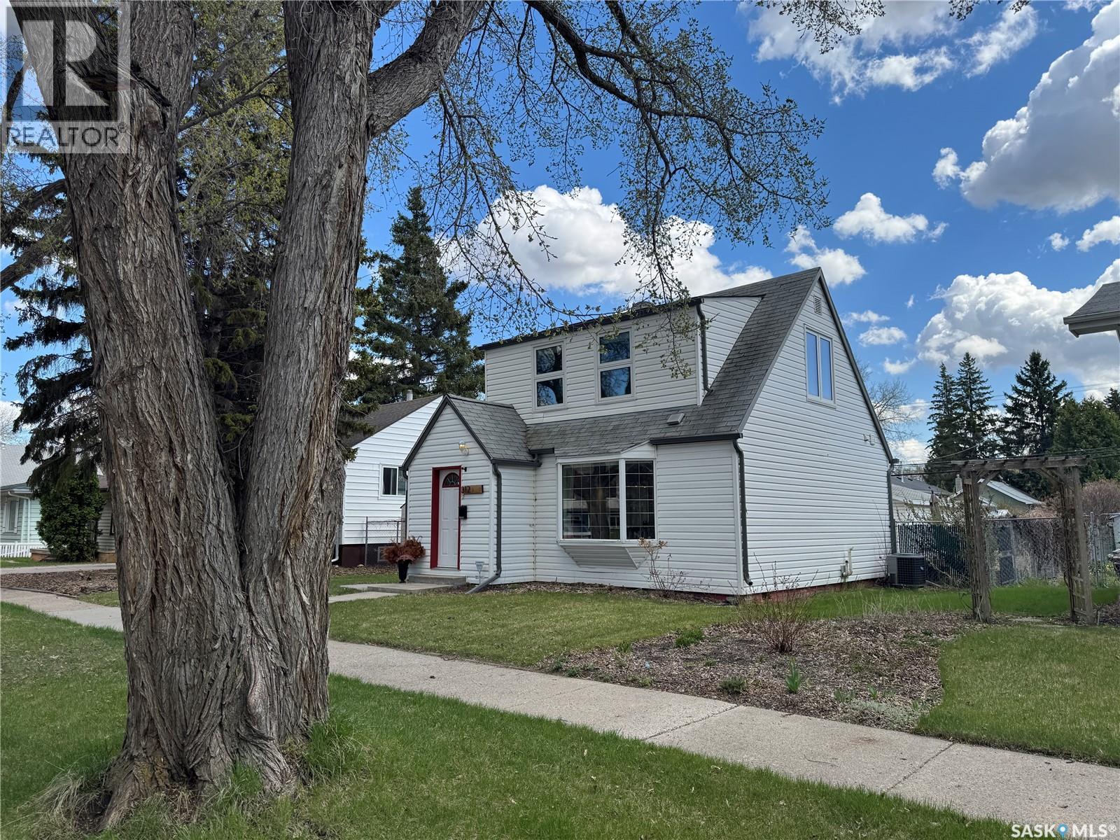 312 1st Street E, Saskatoon, Saskatchewan  S7H 1S2 - Photo 2 - SK036483