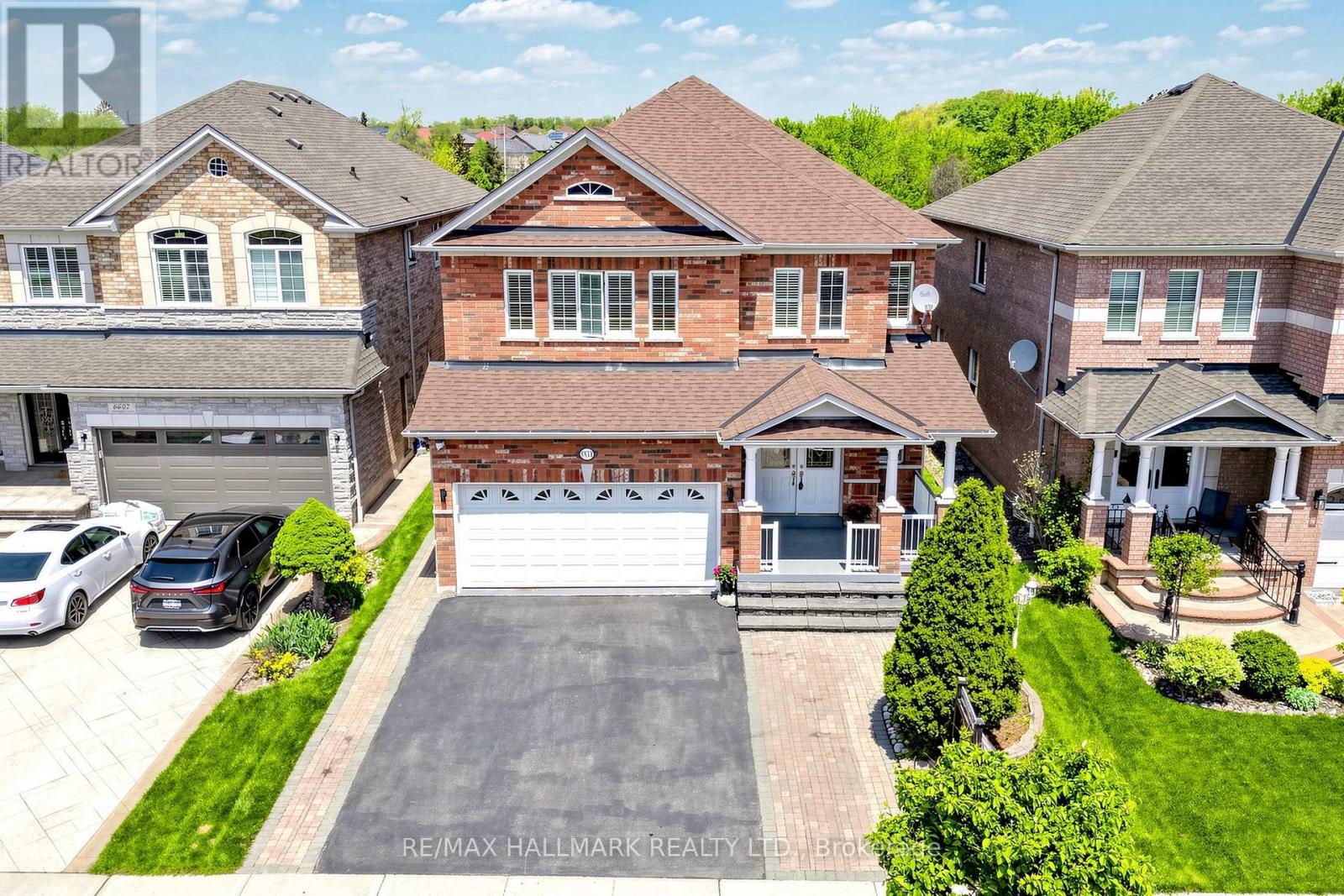 6611 Spinnaker Circle, Mississauga, Ontario  L5W 1R2 - Photo 2 - W13147634