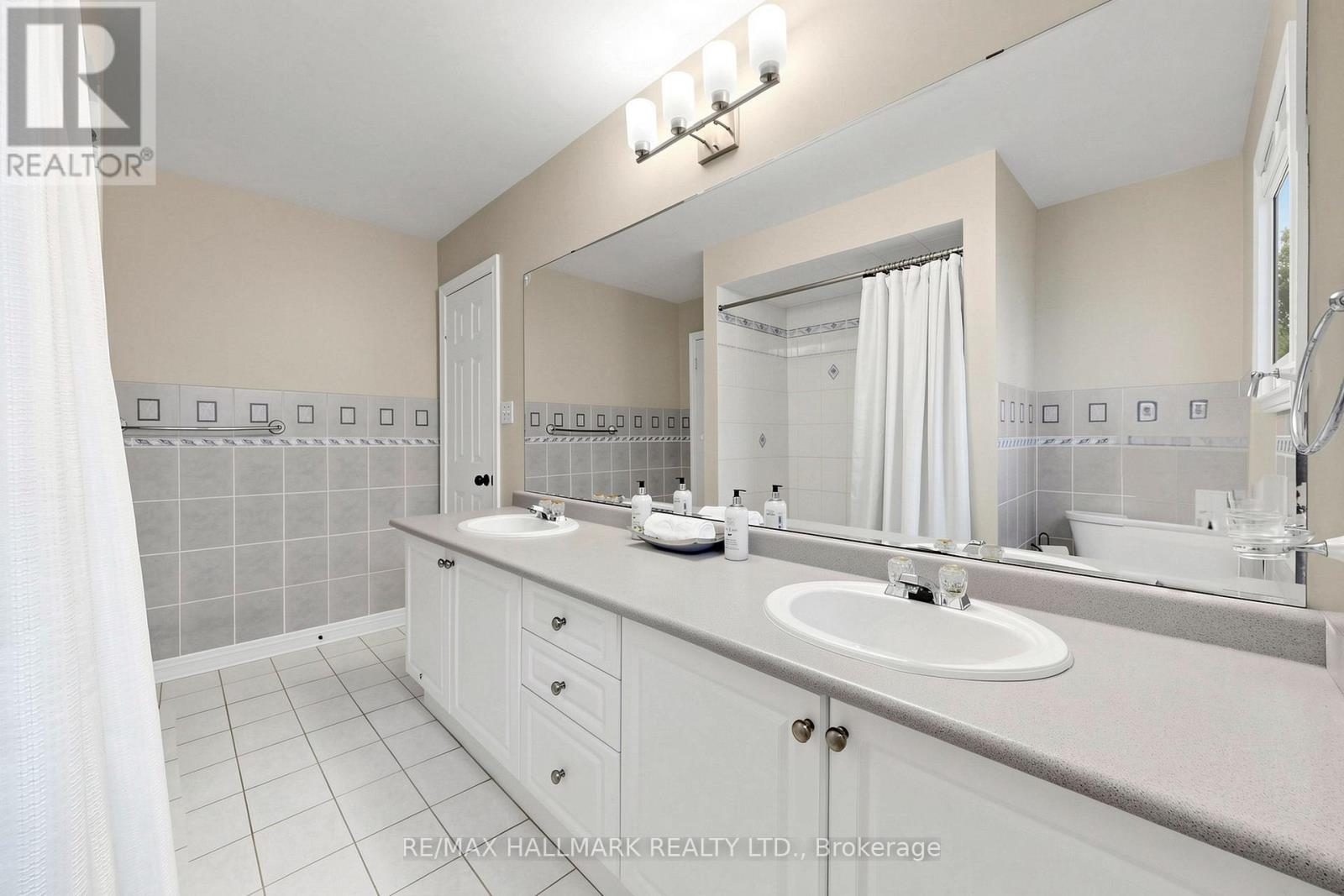 6611 Spinnaker Circle, Mississauga, Ontario  L5W 1R2 - Photo 35 - W13147634