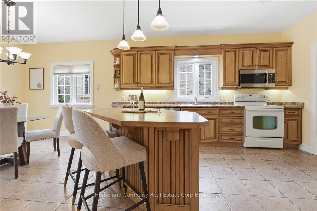 28 North Pointe Drive, Stratford, Ontario N5A 8C3 - Photo 15 - X12919364