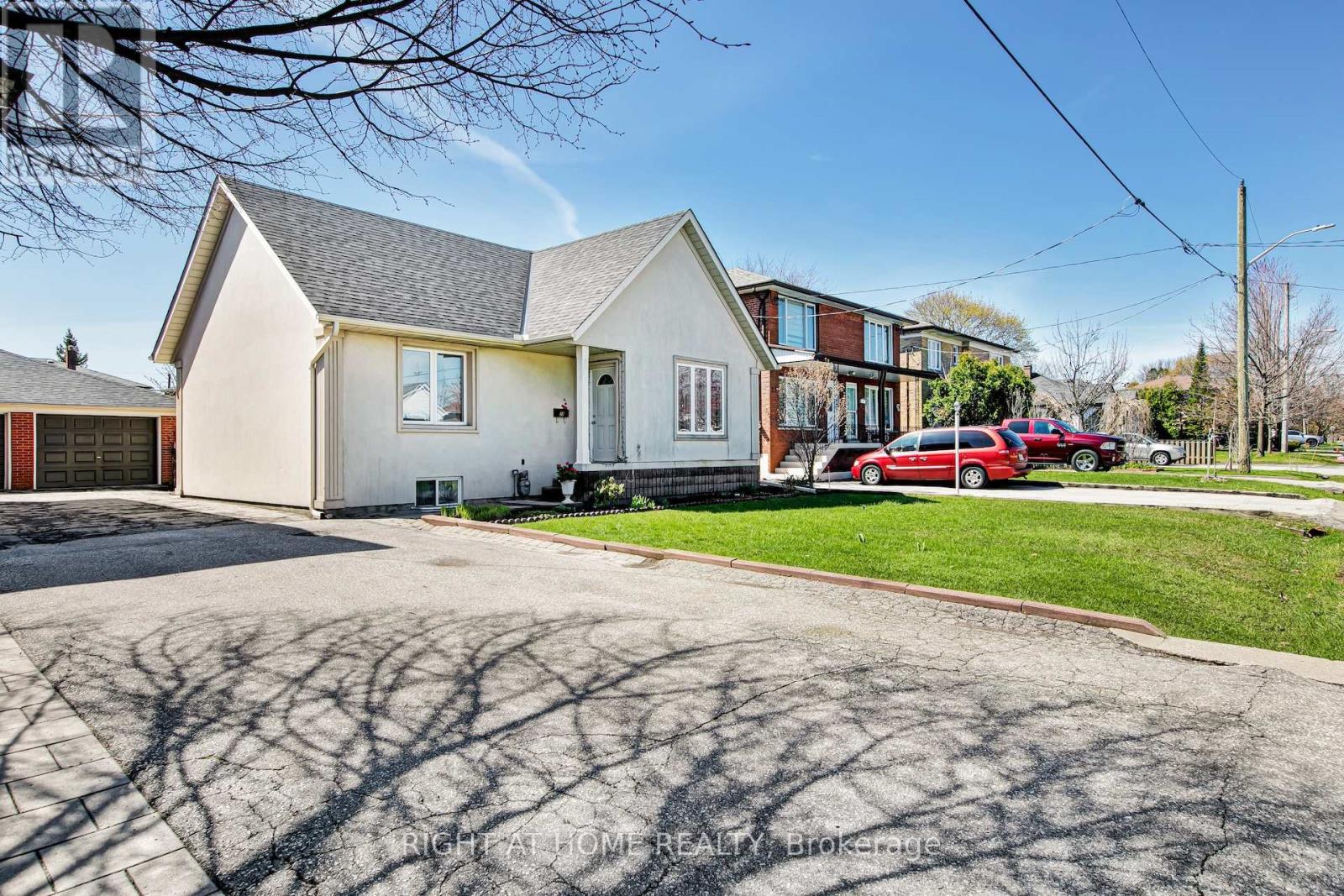 25 Burlingame Road, Toronto, Ontario M8W 1Y7 - Photo 2 - W13045268
