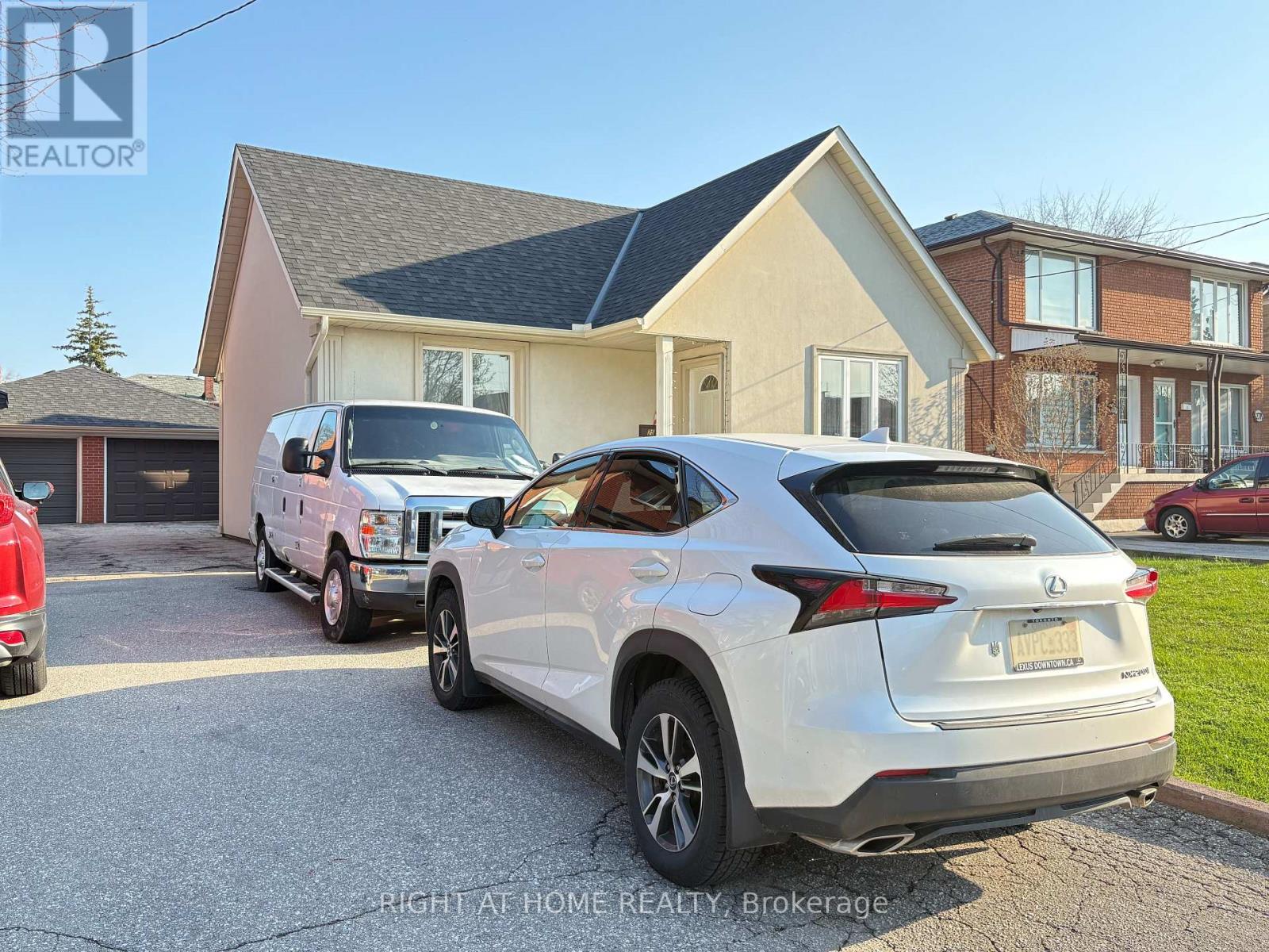 25 BURLINGAME ROAD, Toronto, Ontario