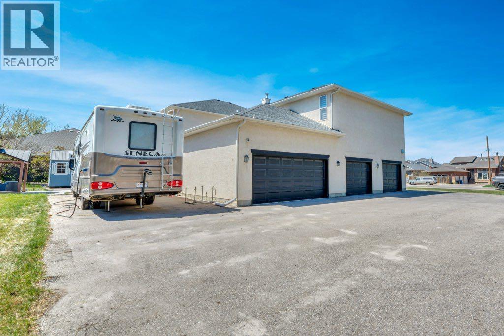 712 East Chestermere Drive, Chestermere, Alberta  T1X 1A5 - Photo 46 - A2309919