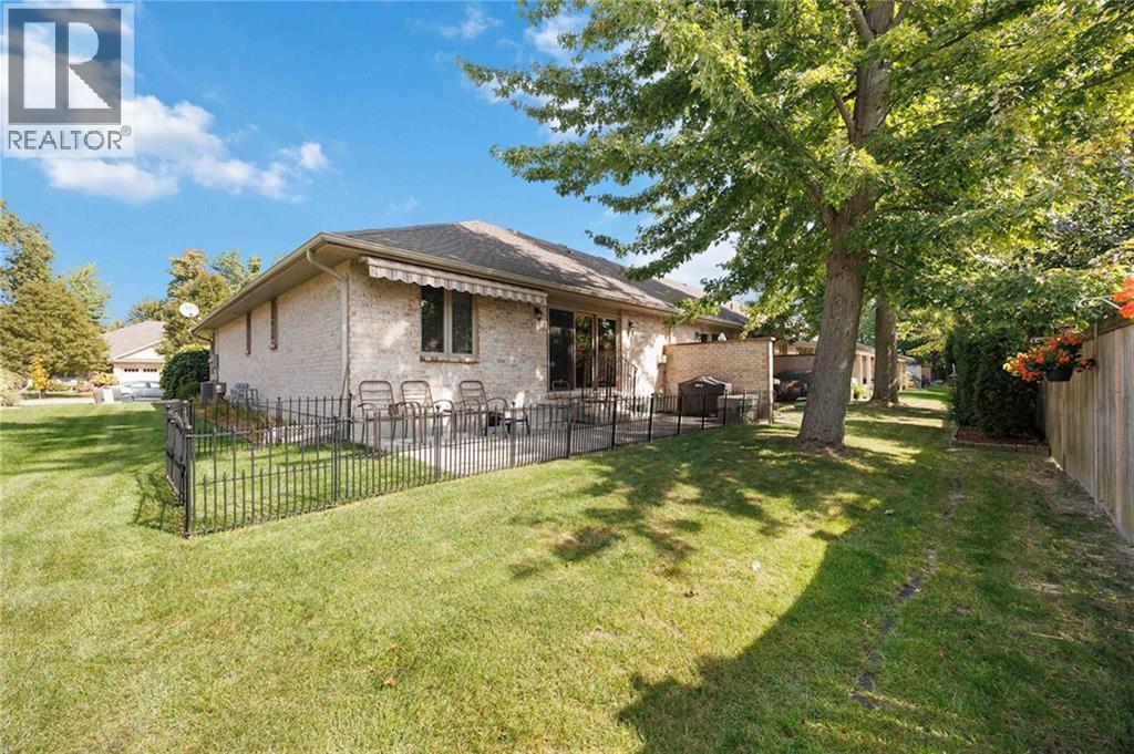 207 Cassandra Boulevard, Sarnia, Ontario  N7S 0A3 - Photo 2 - 26011413