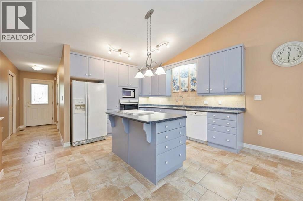 207 Cassandra Boulevard, Sarnia, Ontario  N7S 0A3 - Photo 3 - 26011413
